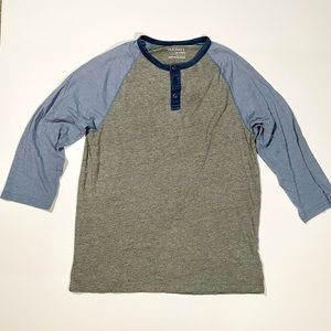 Old Navy 3/4 Sleeve Gray/Blue Henley Shirt - Size Medium